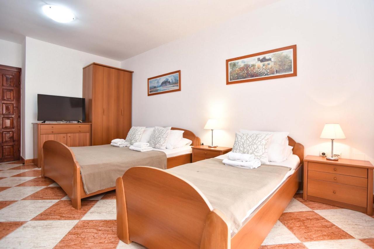 Apartments Adok Budva Exteriör bild